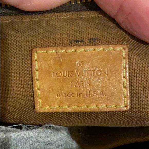 Authentic Louis Vuitton Purse.  1 owner. - Picture 4 of 5